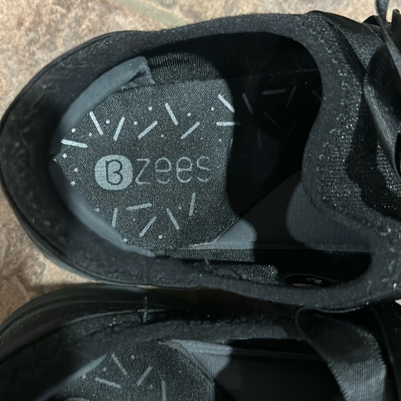 Slip on walking shoes - Picture 7 of 8